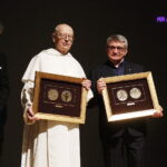 11.06.2018 Kielce. Medale Per Artem ad Deum. Gala w Kieleckim Centrum Biznesu. Prof. Jan Andrzej Kłoczowski – dominikanin, teolog, profesor filozofii i Aleksander Sokurow, rosyjski reżyser i scenarzysta / Jarosław Kubalski / Radio Kielce