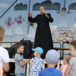 16.06.2018 Daleszyce. Festyn "Bezpiecznie i wesoło z anielską mocą" . Biskup Antoni Długosz / Jarosław Kubalski / Radio Kielce