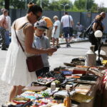 16.06.2018 Kielce. Giełda staroci i antyków pod WDK / Jarosław Kubalski / Radio Kielce
