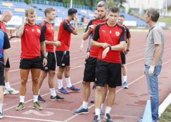 17.06.2018 Kielce. Próby wydolnościowe piłkarzy Korony Kielce na stadionie lekkoatletycznym / Jarosław Kubalski / Radio Kielce