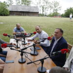 Tokarnia. Studio Polityczne Radia Kielce. Od lewej: Magdalena Fogiel-Litwinek, Kukiz '15, Marek Kowalski, Nowoczesna, Marek Stefaniec, Radio Kielce, Paweł Garbuzik, PSL, Marek Kwitek, PiS, Patryk Cylara, PO / Jarosław Kubalski / Radio Kielce