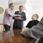 21.06.2018 Kielce. Minister Jan Józef Kasprzyk odwiedził plan zdjęciowy filmu "Kielecka Brygada Piechoty" / Jarosław Kubalski / Radio Kielce