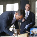 21.06.2018 Kielce. UJK. Wmurowanie kamienia węgielnego pod gmach Centrum Komunikacji Medialnej i Informacji Naukowej. Rektor UJK Jacek Semaniak / Jarosław Kubalski / Radio Kielce