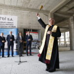 21.06.2018 Kielce. UJK. Wmurowanie kamienia węgielnego pod gmach Centrum Komunikacji Medialnej i Informacji Naukowej. Biskup Jan Piotrowski / Jarosław Kubalski / Radio Kielce