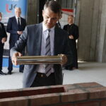 21.06.2018 Kielce. UJK. Wmurowanie kamienia węgielnego pod gmach Centrum Komunikacji Medialnej i Informacji Naukowej. Rektor UJK Jacek Semaniak / Jarosław Kubalski / Radio Kielce