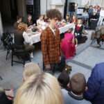 22.06.2018 Kielce. Święto Kielc. Biała Noc. Dzieła literackie powstałe w niepodległej Polsce przed Teatrem Żeromskiego / Jarosław Kubalski / Radio Kielce