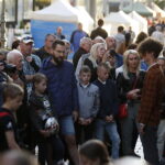 22.06.2018 Kielce. Święto Kielc. Biała Noc. Dzieła literackie powstałe w niepodległej Polsce przed Teatrem Żeromskiego / Jarosław Kubalski / Radio Kielce