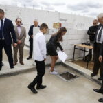 22.06.2018 Piotrkowice. Wmurowanie aktu erekcyjnego pod budowę zespołu placówek oświatowych / Jarosław Kubalski / Radio Kielce