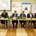 18.06.2018 Kielce. PśK. Konferencja na temat zakładania "start upów". Sławomir Ciaś - dyrektor Centrum Obsługi Inwestora w Skarżysku, wiceprezydent Starachowic Jerzy Miśkiewicz, Karol Kaczmarski prezes Świętokrzyskiego Centrum Innowacji i Transferu, Jan Maćkowiak - wicemarszałek województwa świętokrzyskiego, Wiesław Trąmpczyński rektor PśK i Cezary Tkaczyk prezydent Staropolskiej Izby Handlowej / Jarosław Kubalski / Radio Kielce