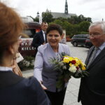 24.06.2018 Sandomierz. Wicepremier Beata Szydło spotkała się z mieszkańcami miasta. Z prawej poseł Krzysztof Lipiec / Jarosław Kubalski / Radio Kielce