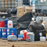 Składowisko niebezpiecznych odpadów w Nowinach przy ulicy Perłowej / Michał Kita / Radio Kielce