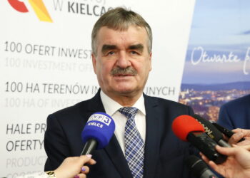 Konferencja „Kielce atrakcyjne dla biznesu” w Targach Kielce. Na zdjęciu: Wojciech Lubawski - prezydent Kielc  / Marzena Mąkosa / Radio Kielce