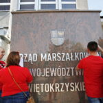 "Samorządowcy dzieciom" zbiórka krwi przed Urzędem Marszałkowskim / Marzena Mąkosa / Radio Kielce