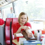 "Samorządowcy dzieciom" zbiórka krwi przed Urzędem Marszałkowskim / Marzena Mąkosa / Radio Kielce