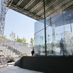 Szklany kort na kieleckim Rynku, na którym będą odbywały się Indywidualne Mistrzostwa Polski Juniorów i Seniorów w Squashu 2018 / Marzena Mąkosa / Radio Kielce