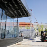 Szklany kort na kieleckim Rynku, na którym będą odbywały się Indywidualne Mistrzostwa Polski Juniorów i Seniorów w Squashu 2018 / Marzena Mąkosa / Radio Kielce