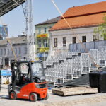 Szklany kort na kieleckim Rynku, na którym będą odbywały się Indywidualne Mistrzostwa Polski Juniorów i Seniorów w Squashu 2018 / Marzena Mąkosa / Radio Kielce