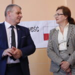 Otwarcie biura poselsko-senatorskiego posła na Sejm RP, Bogdana Latosińskiego i senatora RP, Jacka Włosowicza. Na zdjęciu: Bogdan Latosiński - poseł PiS i Agata Wojtyszek - wojewoda świętokrzyski / Marzena Mąkosa / Radio Kielce