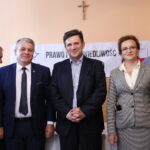 Otwarcie biura poselsko-senatorskiego posła na Sejm RP, Bogdana Latosińskiego i senatora RP, Jacka Włosowicza. Na zdjęciu: Bogdan Latosiński - poseł na sejm, Jacek Włosowicz - senator RP i Agata Wojtyszek - wojewoda świętokrzyski / Marzena Mąkosa / Radio Kielce