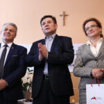 Otwarcie biura poselsko-senatorskiego posła na Sejm RP, Bogdana Latosińskiego i senatora RP, Jacka Włosowicza. Na zdjęciu: Bogdan Latosiński - poseł na sejm, Jacek Włosowicz - senator RP i Agata Wojtyszek - wojewoda świętokrzyski / Marzena Mąkosa / Radio Kielce