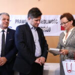 Otwarcie biura poselsko-senatorskiego posła na Sejm RP, Bogdana Latosińskiego i senatora RP, Jacka Włosowicza. Na zdjęciu: Bogdan Latosiński - poseł na sejm, Jacek Włosowicz - senator RP i Agata Wojtyszek - wojewoda świętokrzyski / Marzena Mąkosa / Radio Kielce