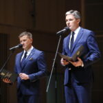 20 lat Województwa Świętokrzyskiego. Arkadiusz Bąk - przewodniczący sejmiku Województwa Świętokrzyskiego i Adam Jarubas - marszałek Województwa Świętokrzyskiego  / Marzena Mąkosa / Radio Kielce