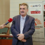 Uroczysta inauguracja karty seniora w Urzędzie Stanu Cywilnego. Wojciech Lubawski - prezydent Kielc / Marzena Mąkosa / Radio Kielce