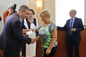 Uroczysta inauguracja karty seniora w Urzędzie Stanu Cywilnego / Marzena Mąkosa / Radio Kielce