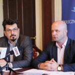 Konferencja prasowa Społecznej Akademii Nauk. Andrzej Kazanowski - Dyrektor Wydziału Handlu i Bezpieczeństwa w Kielcach i Paweł Ramiączek - Dziekan Wydziału Handlu i Bezpieczeństwa w Kielcach / Marzena Mąkosa / Radio Kielce