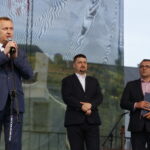 Średniowieczne Chęciny. Robert Jaworski - burmistrz Chęcin, Michał Godowski - starosta kielecki i Piotr Żołądek - członek zarządu Województwa Świętokrzyskiego / Marzena Mąkosa / Radio Kielce