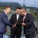 Średniowieczne Chęciny. Robert Jaworski - burmistrz Chęcin, Michał Godowski - starosta kielecki i Piotr Żołądek - członek zarządu Województwa Świętokrzyskiego / Marzena Mąkosa / Radio Kielce