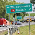 Wypadek na drodze nr 74. Zderzenie autokaru przewożącego dzieci z samochodem przewożącym kruszywo / Marzena Mąkosa / Radio Kielce