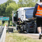 Wypadek na drodze nr 74. Zderzenie autokaru przewożącego dzieci z samochodem przewożącym kruszywo / Marzena Mąkosa / Radio Kielce