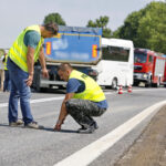 Wypadek na drodze nr 74. Zderzenie autokaru przewożącego dzieci z samochodem przewożącym kruszywo / Marzena Mąkosa / Radio Kielce