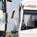 Wypadek na drodze nr 74. Zderzenie autokaru przewożącego dzieci z samochodem przewożącym kruszywo / Marzena Mąkosa / Radio Kielce