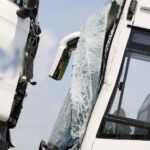 Wypadek na drodze nr 74. Zderzenie autokaru przewożącego dzieci z samochodem przewożącym kruszywo / Marzena Mąkosa / Radio Kielce