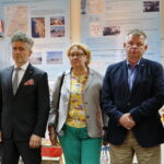 Sejmowa i Senacka Komisja Obrony Narodowej. Od lewej: senator PiS Krzysztof Słoń; Małgorzata Tycińska, sekretarz Senackiej Komisji Obrony Narodowej, senator PiS Jarosław Rusiecki oraz wojewoda świętokrzyski Agata Wojtyszek / Marzena Mąkosa / Radio Kielce