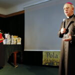 Finał akcji "Pola Nadziei". Na zdjęciu: biskup Jan Piotrowski / Marzena Mąkosa / Radio Kielce