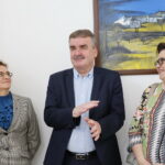 Pralnia Wodna NEMO, prowadzona przez osoby niepełnosprawne. Na zdjęciu: Agata Wojtyszek - wojewoda świętokrzyski, Wojciech Lubawski - prezydent Kielc i podsekretarz stanu Elżbieta Bojanowska / Marzena Mąkosa / Radio Kielce