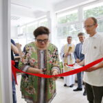 Pralnia Wodna NEMO, prowadzona przez osoby niepełnosprawne. Na zdjęciu: podsekretarz stanu Elżbieta Bojanowska / Marzena Mąkosa / Radio Kielce