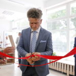 Pralnia Wodna NEMO, prowadzona przez osoby niepełnosprawne. Na zdjęciu: Krzysztof Słoń - senator RP / Marzena Mąkosa / Radio Kielce