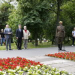 74. rocznica udanego zamachu na Franza Wittka. Oficjalne uroczystości przy pomniku na ulicy Solnej. Znicze zapalili Marek Maciągowski - dyrektor naukowy Ośrodka Myśli Patriotycznej i Obywatelskiej oraz Rafał Nowak - dyrektor Wzgórza Zamkowego w Kielcach  / Marzena Mąkosa / Radio Kielce