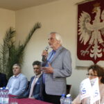 Spotkanie wicemarszałka i szefa klubu parlamentarnego PiS, Ryszarda Terleckiego z mieszkańcami Gnojna. Zbigniew Janik - wójt gminy Gnojno, Bogdan Latosiński - poseł PiS, Krzysztof Słoń - senator RP i Ryszard Terlecki - wicearszałek PiS i Agata Wojtyszek - wojewoda świętokrzyski  / Marzena Mąkosa / Radio Kielce