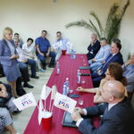 Spotkanie wicemarszałka i szefa klubu parlamentarnego PiS, Ryszarda Terleckiego z mieszkańcami Gnojna / Marzena Mąkosa / Radio Kielce