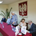 Spotkanie wicemarszałka i szefa klubu parlamentarnego PiS, Ryszarda Terleckiego z mieszkańcami Gnojna. Na zdjęciu:  Zbigniew Janik - wójt gminy Gnojno, Bogdan Latosiński - poseł PiS, Ryszard Terlecki - wicearszałek PiS, Agata Wojtyszek - wojewoda świętokrzyski / Marzena Mąkosa / Radio Kielce