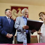 Spotkanie wicemarszałka i szefa klubu parlamentarnego PiS, Ryszarda Terleckiego z mieszkańcami Gnojna. Andrzej Kryj - poseł PiS, Ryszard Terlecki - wicemarszałek PiS i Agata Wojtyszek - wojewoda świętokrzyski  / Marzena Mąkosa / Radio Kielce