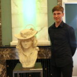 Wernisaż prac Eryka Adamczyka w Wojewódzkim Domu Kultury. Eryk Adamczyk - autor prac / Marzena Mąkosa / Radio Kielce