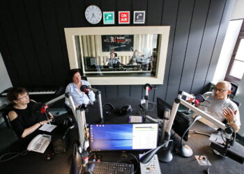 Punkty widzenia: Iwona Kijewska - dyrektor VII LO im. Józefa Piłsudskiego w Kielcach, Lidia Pasich - nauczyciel - konsultant ze świętokrzyskiego Centrum Doskonalenia Nauczycieli i Andrzej Sygut - zastępca prezydenta Kielc / Marzena Mąkosa / Radio Kielce