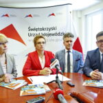 Podsumowanie "Korowodu niepodległości". Na zdjęciu: Dorota Koczwańska - Kalita - naczelnik delegatury IPN w Kielcach, Agata Wojtyszek - wojewoda świętokrzyski, Krzysztof Słoń - senator RP i Tomasz Pleban - wicekurator oświaty / Marzena Mąkosa / Radio Kielce