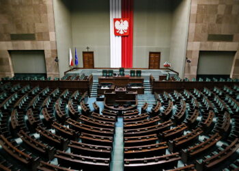 Rząd w kryzysie. Politolodzy oceniają półmetek kadencji